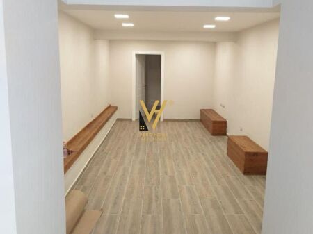 SHOP FOR RENT 40 M2 ON DURRESIT STREET 65,000 LEKE