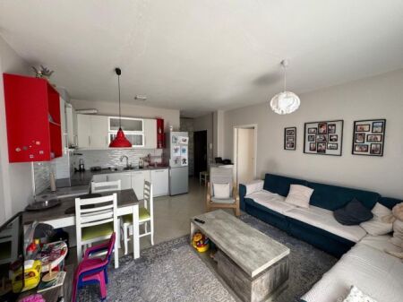 Shitet Apartament 1+1 tek Fresku , Prane Market Andi .  110.000 Euro.