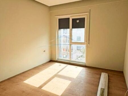 Shitet, Apartament 1+1, 5 Maji, Tirane.