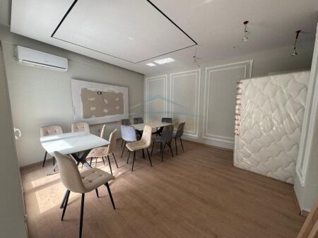 Shitet apartamnet 2+1 Rruga 5 Maj , Tirane