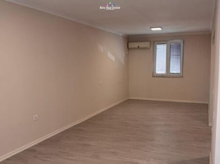 Zyre Me Qera 1+1 Tek 21 Dhjetori (ID BZ2951) Tirane