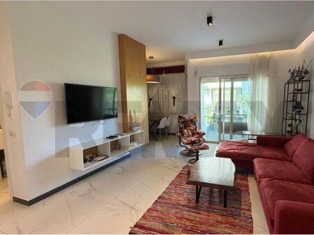 SHITET, APARTAMENT 2+1+2+ PARKIMI, GJIRI I LALZIT