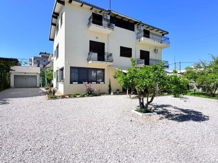 JEPET ME QERA APART-HOTEL NE ZONEN HEKURUDHA, PLAZH