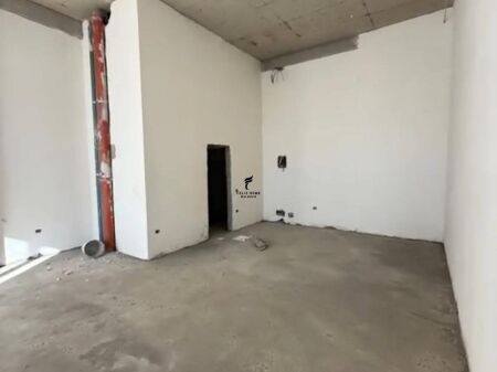 SHOP FOR RENT 88 M2 LAPRAKE 180,000 LEKE FH-73573