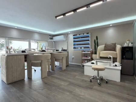 Hairdressing business premises for rent.
