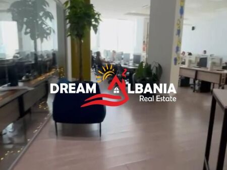 Negozio in vendita sulla strada ad Astir a Tirana (ID 4171629)