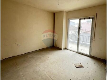 Apartament 2+1+2 për shitje – Zona 5 Maji