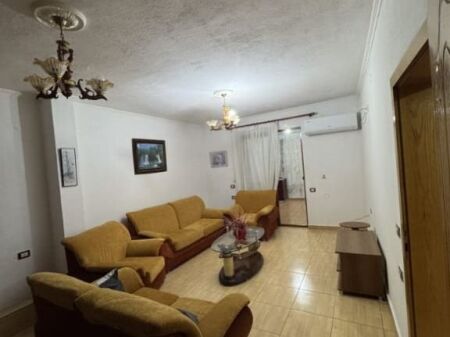 🏠Ne zonen e Varrit te Bamit,jepet me qera kati i II-te i nje vile,2+1,i mobiluar.50,000Leke