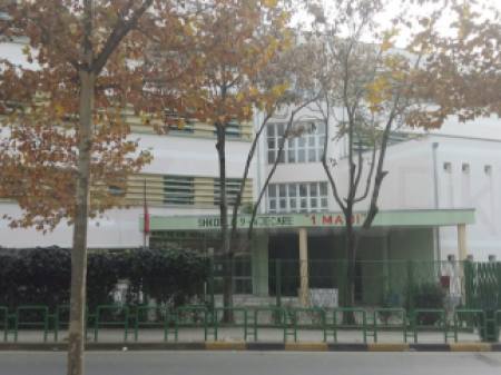 Shitet apartament 2+1 Prane shkolles 1 maji  74m2