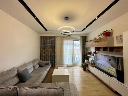 Shitet apartament 2+1+post parkimi Kompleksi Vind Ali Dem