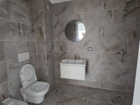 Shitet Apartament 2+1 në Sauk i Vjetër,1800€/m²,kati 2