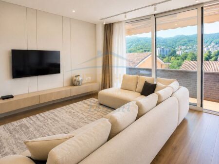🏡 Modern 2+1 apartment with parking space for rent in the area of 📍Dry Lake, Tirana.