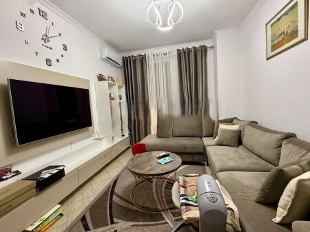 Apartament 1+1 per shitje tek Pallatet Cabej! 99,000 €