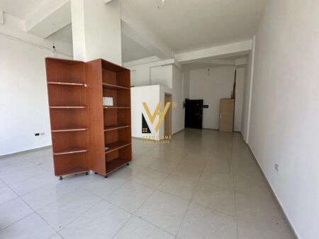 BUSINESS PREMISES 54 M2 FOR RENT IN ASTIR 50,000 LEKE