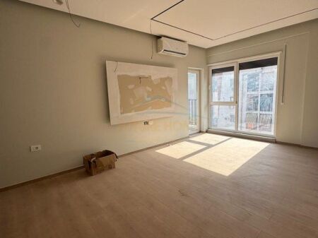 Shitet, Apartament 1+1, 5 Maji, Tirane.