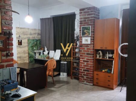 JEPET ZYRE 76 M2 ME QIRA TEK SHALLVARET 1.500 EURO