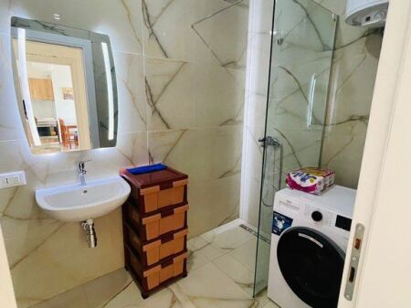 Tek Arlis Prane Farmacise 10 Japim Apartament 1+1 Me Qira!