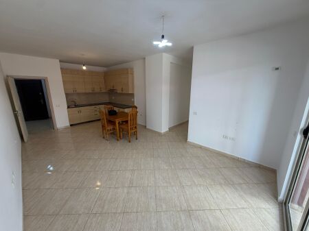 Shitet Apartament 2+1 Yzberisht