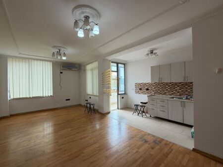 Rent, Business premises 2+1+2+blk, Center, 850 Euro/month