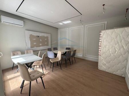 Shitet, Apartament 2+1, 5 Maji, Tirane.
