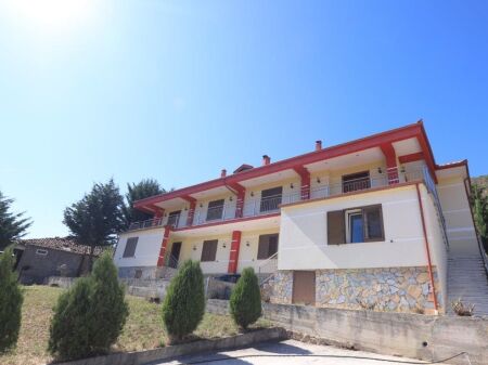 🏕️Two-story villa for sale 3 km at the entrance of Pogradec. 🔥Excellent villa also for various businesses (Guesthouse, AirBnb, hotel, etc.).