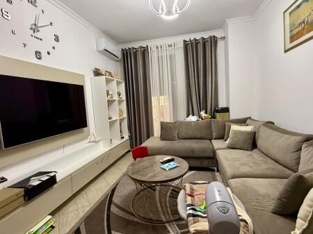 🏡 **Apartament 1+1 në shitje – Kombinat**