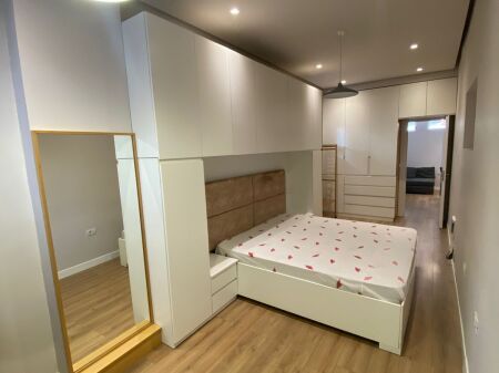 Liqeni i thate, jepet me qera apartament 1+1