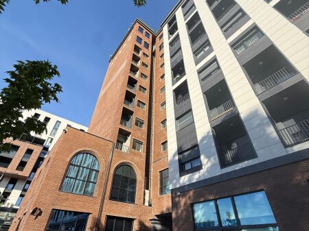 🏘️Shitet Apartament 1+1 📍Rezidenca Henke, perballe Spitalit Amerikan 3🏢Kati i 7 banim 💶Çmimi: 105.000€