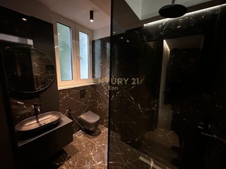 Shitet Apartament 2+2 me Pamje Deti në Golem, Mali Robit !