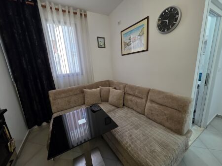 📍Qsut Pran Spitalit Amerikan 2 Jepet Apartament 1+1 Me Qera