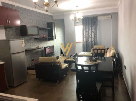JEPET APARTAMENT 2+1 ME QIRA TE RRUGA E DIBRES 65.000 LEKE