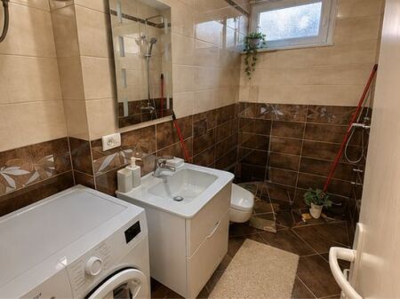 Bllok, jepet me qera apartament 2+1 i mobiluar,
