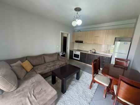 Don Bosko jepet me qera apartament 1+1 ne katin e 2-te 450 euro/muaj