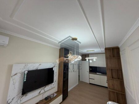 Shitet, Apartament 1+1, Tek Shkëmbi i Kavajës, Pranë Hotel Majestic.