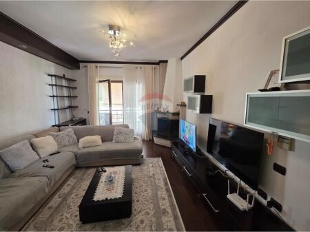 Shitet Apartament 2+1+2+2 Ballkone tek Eleonora