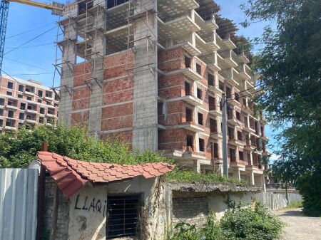 Shitet apartament 1+1 tek Ish Fusha e Aviacionit