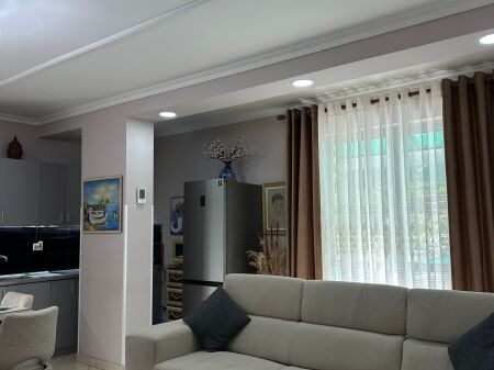 Shesim Apartament 2+1+2 tualete + Verande ne Fresk