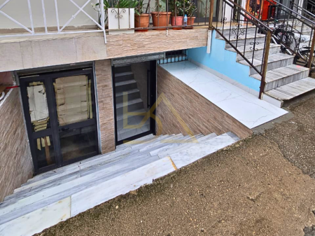 Locale Commerciale in Vendita – Komuna e Parisit, Tirana