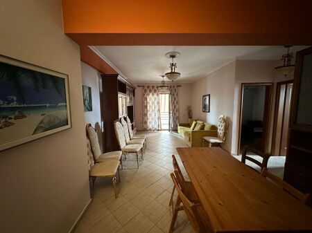 Apartament 2+1 me qera tek Rruga e Kavajes prane Kishes