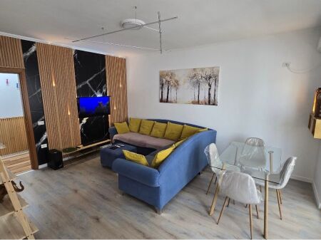 3+2wc,me post parkimi,liqeni i thate,365.000 euro