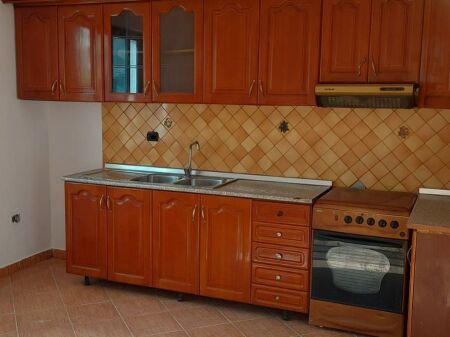 Affitto | Shtëpi private 2 + 1 | Allias | 450 €/mese