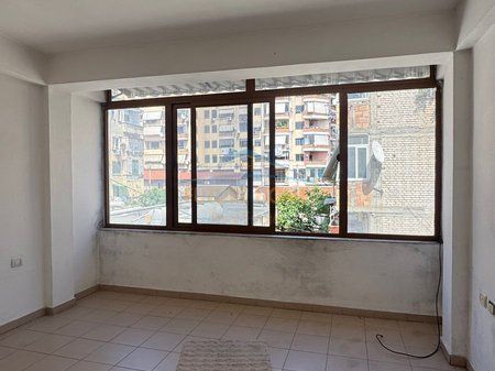 Shiten, 2 Apartamente 2+1 dhe 1+1, 21 Dhjetori, Tiranë