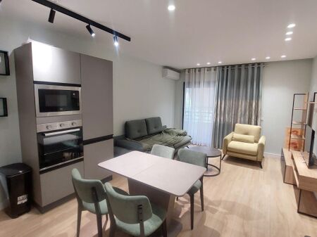 Apartament 1+1 me qira tek Komuna e Parisit!