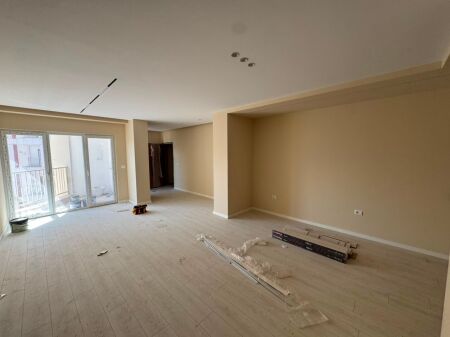 🏡 Shitet apartament 3+1+2 📍 Zogu i Zi💶 Çmimi: 262500€