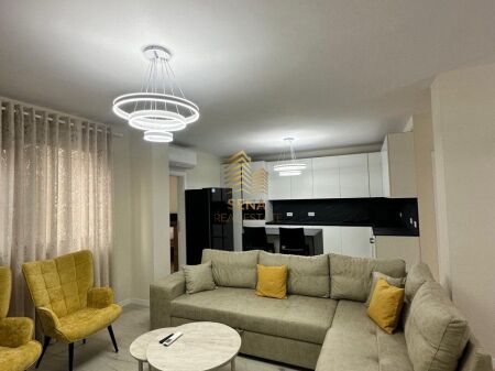 Qira, Apartament 3+1+2blk+2wc,Komuna Parisit, Prane Kristal Centre,1400 Euro/muaj