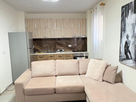Jepet me qira apartament 1+1 pranë "Foto Durresi" – Durrës