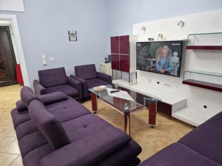 JEPET ME QIRA 3+1+2+parkim Zogu i Zi 80.000 LEKE