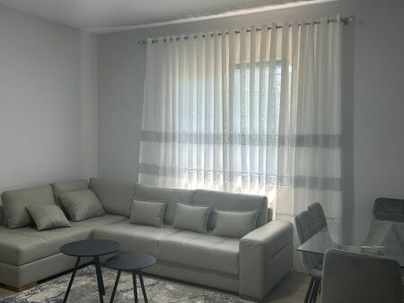 Qera | Shtëpi private 2 + 1 | Poligrafiku | 450 €/muaj