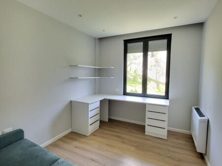 🏡 Jepet me qira vilë premium tek Liqeni i Thatë  Ideale për banim ose aktivitet biznesi