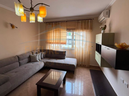 Qera, Apartament 1+1, Sheshi Willson, Tirane. UNA69191